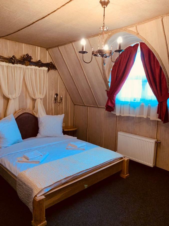 готельно-ресторанний комплекс  галицький замок Готель